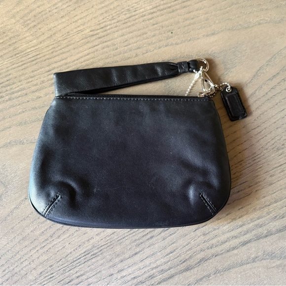 🖤 Vintage Coach Black Leather Wristlet 🖤 - Picture 2 of 5